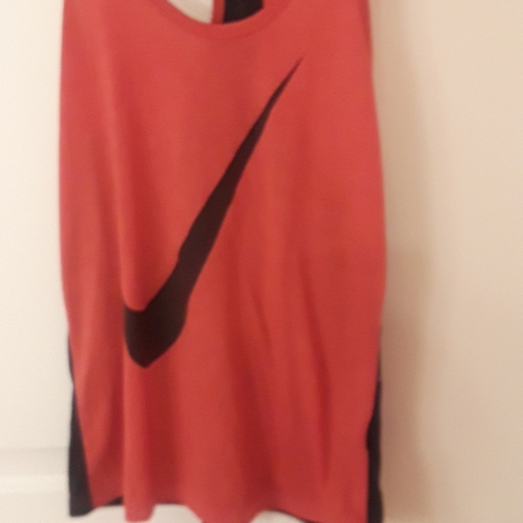 Nike Sleeveless  sports  tee - Picture 2 of 4